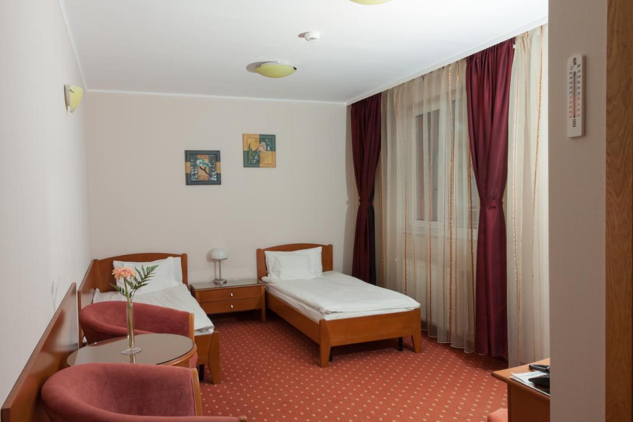 Hotel Hermes Alba Iulia Bagian luar foto