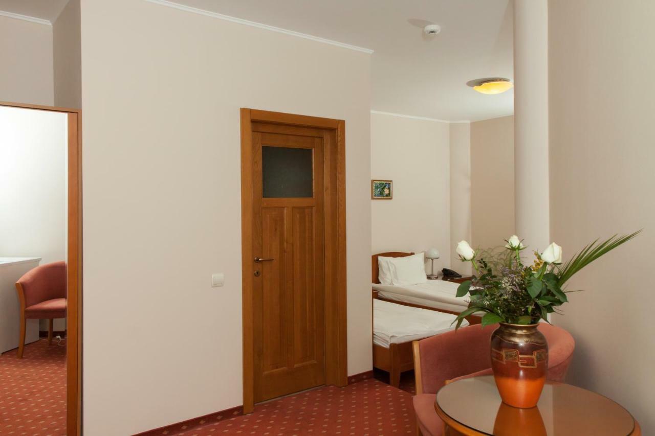 Hotel Hermes Alba Iulia Bagian luar foto